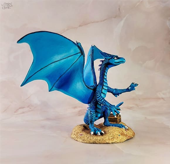 Фигурка голубого дракона приносящая удачу