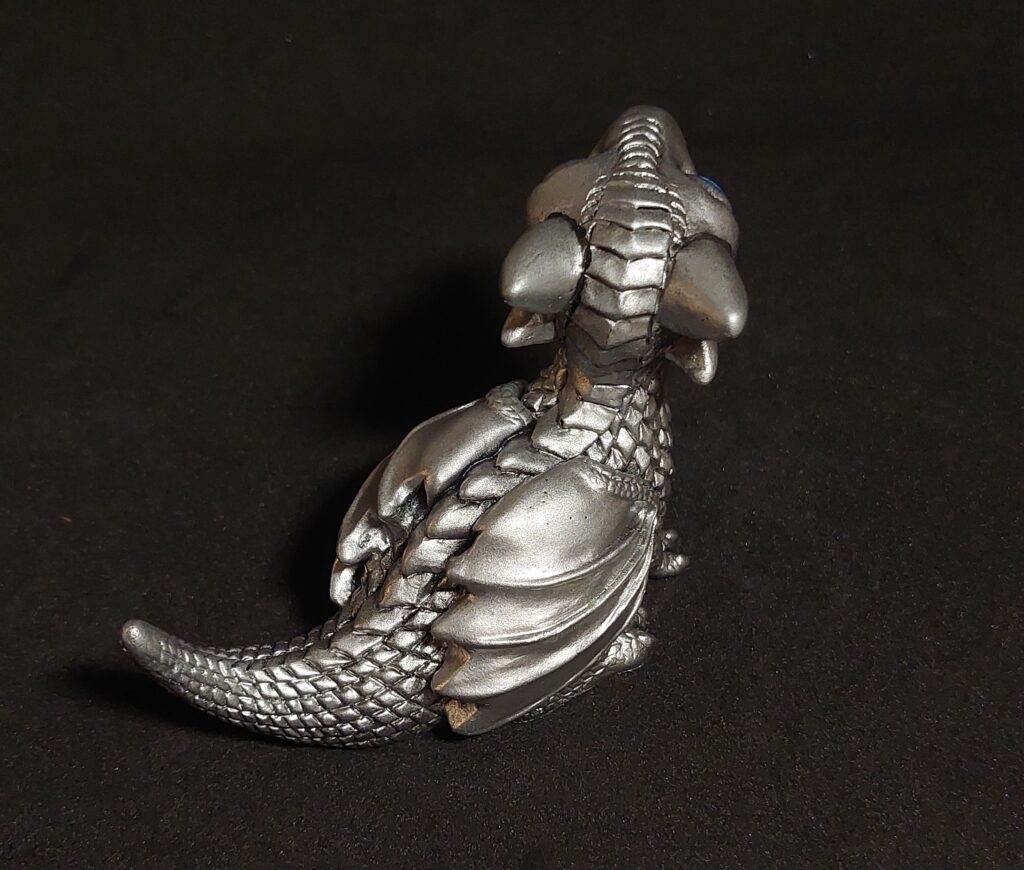 Фигурка серебряного детеныша дракона